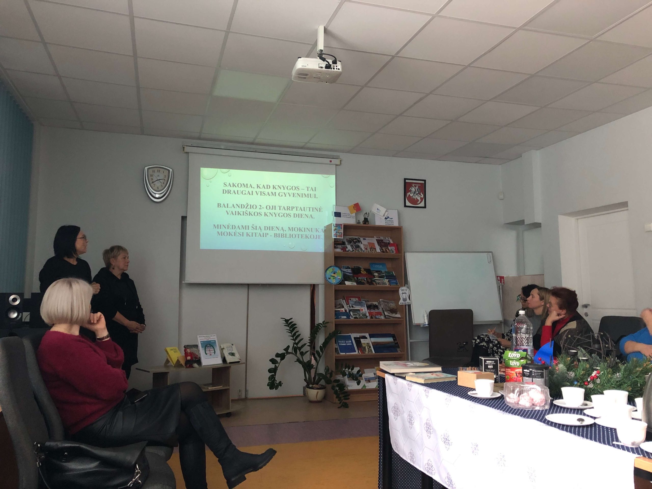 Logopedė_spec.pedagogė L. Sirutytė, bibliotekininkė A. tilvikienė, P. Mašioto progimnazija